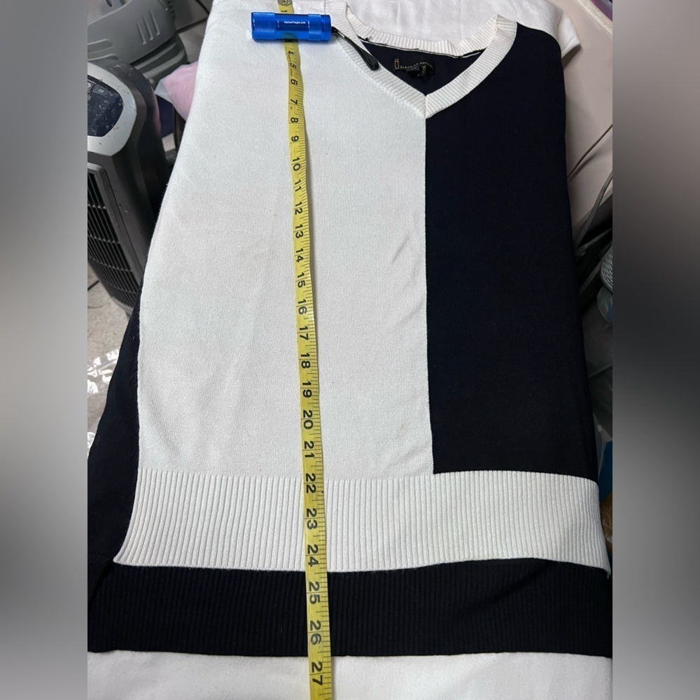 JEANS by BUFFALO Black and white color block V‎ neck sweater size S. - Picture 12 of 12